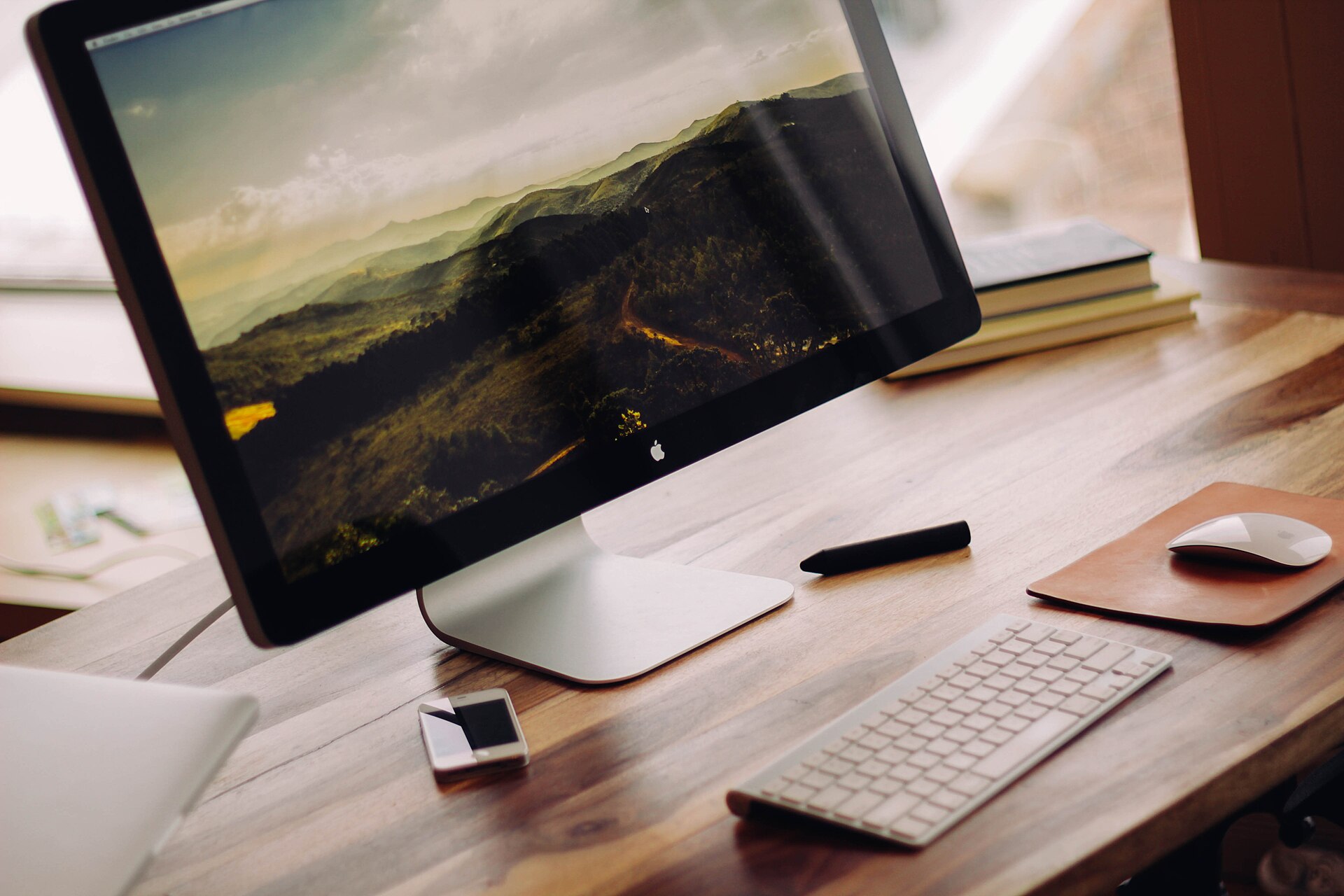 Gratis monitor bij een abonnement: cadeau of sigaar uit eigen doos?
